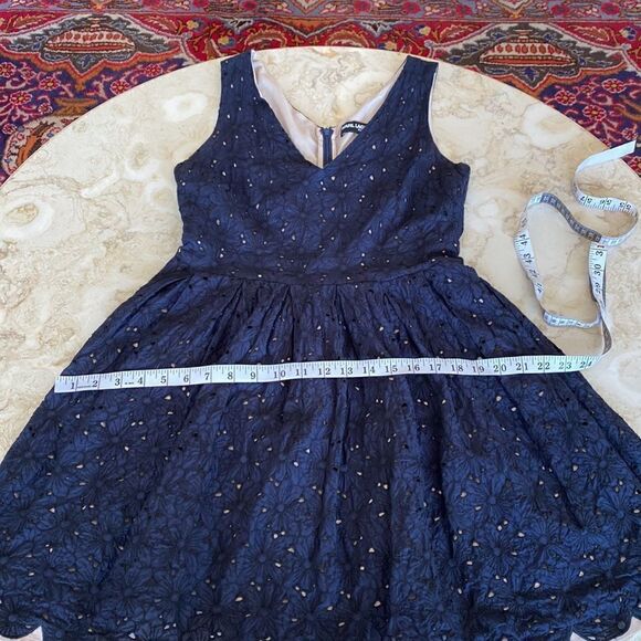 Karl Lagerfeld Navy Blue Cotton Eyelet Sleeveless V-Neck Summer Mini Dress - Picture 14 of 16